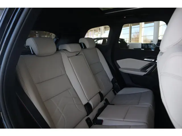 BMW iX1 eDrive20 2025 Elektrisch 9