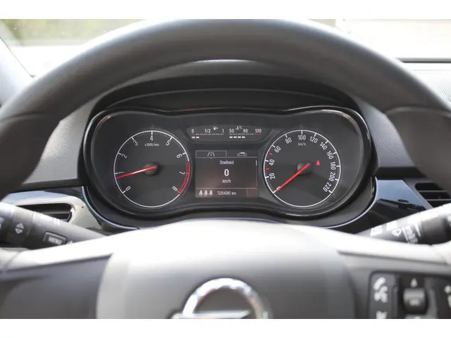 Opel Corsa 1.2 | 5 Deurs | Airco | Trekhaak | APK | 2017 Benzine 14