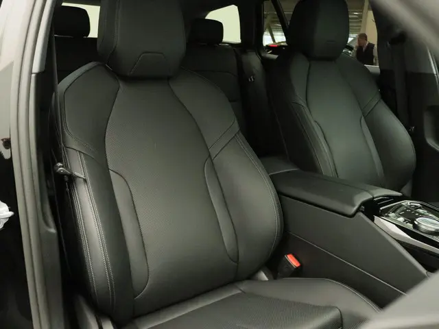 BMW 5 Serie Touring 550e xDrive 2025 Hybride Benzine 28