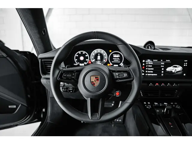 Porsche 911 Carrera GTS 2025 Benzine 22