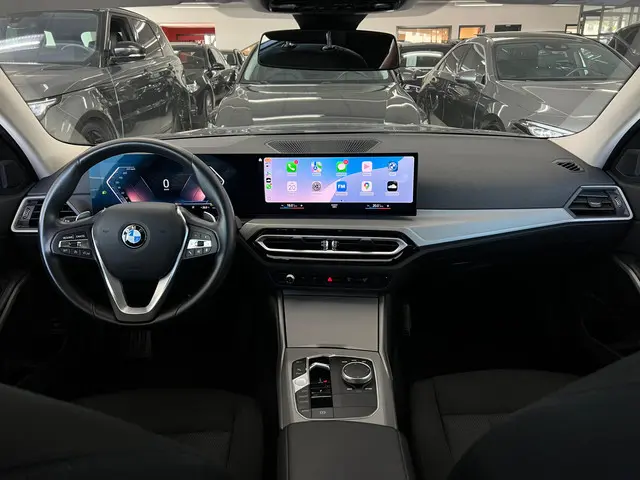 BMW 3 Serie Touring 318i 2023 Benzine 4