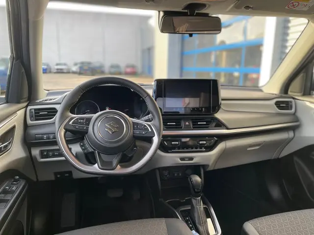 Suzuki Swift 1.2 Style Smart Hybrid 2025 Benzine 13