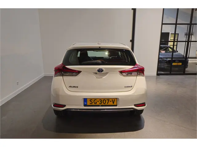 Toyota Auris 1.8 Hybrid Dynamic 2017 Hybride Benzine 4