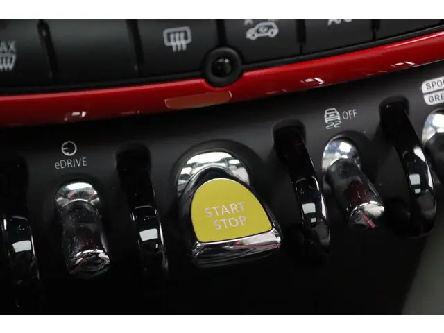 MINI Countryman Cooper S E ALL4 2021 Hybride Benzine 26