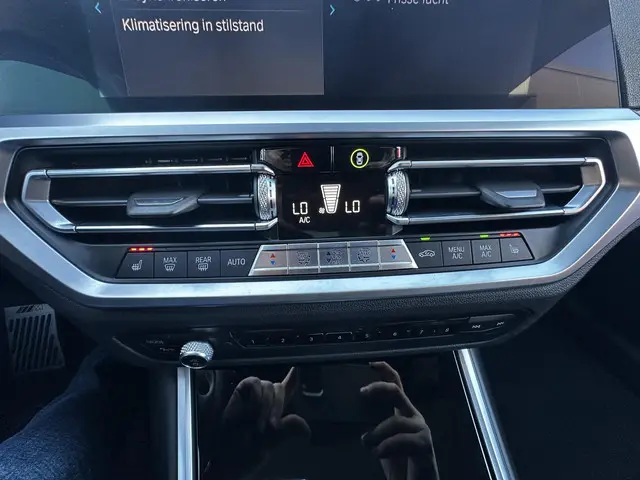 BMW 3 Serie 330e Sport Edition 2019 Hybride Benzine 15