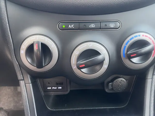 Hyundai i10 1.0 i-Drive Cool, Airco, 2014 Benzine 13