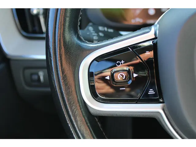 Volvo XC60 2.0 B5 250PK Inscription 2019 Benzine 18