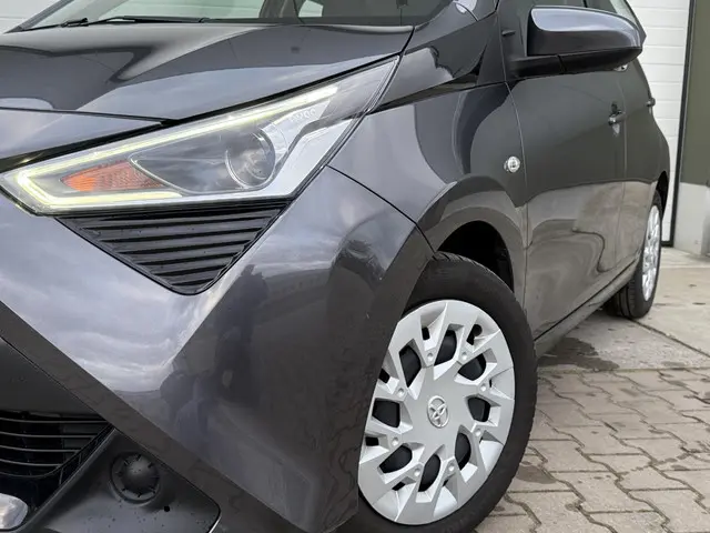 Toyota Aygo 1.0 VVT-i x-play 2022 Benzine 21