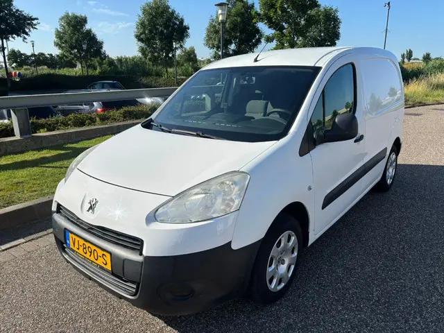 Peugeot Partner 1.6HDI L1H1 Airco Trekhaak 2014 Diesel 2
