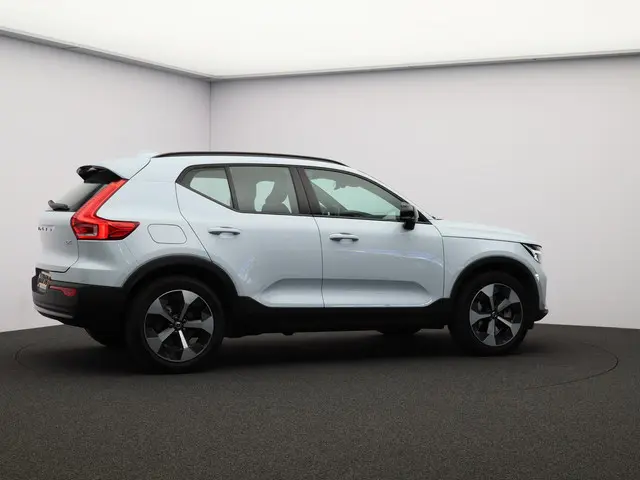 Volvo XC40 2.0 B4 Plus Dark 2025 Benzine 31