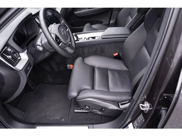 Volvo XC60 B5 Plus Dark 2023 Benzine 28