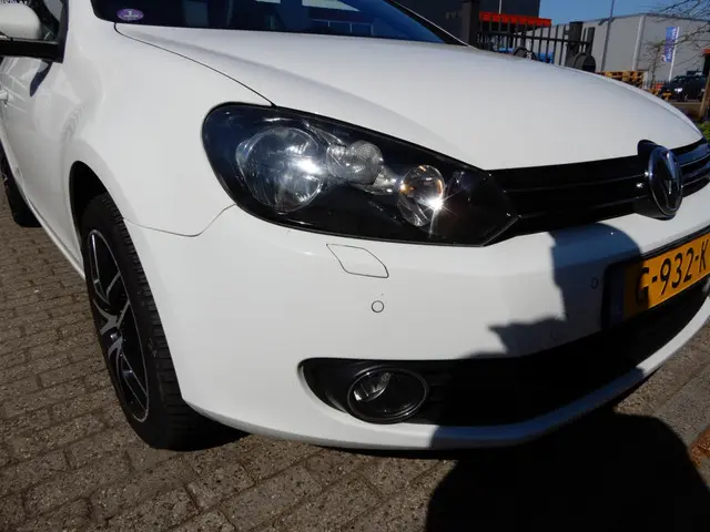 Volkswagen Golf Cabriolet 1.2 TSI BlueMotion 2012 Benzine 8