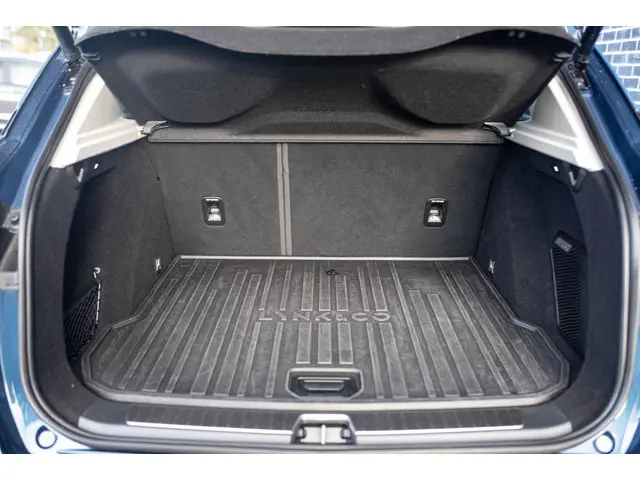 Lynk & Co 01 1.5 2025 Hybride Benzine 25