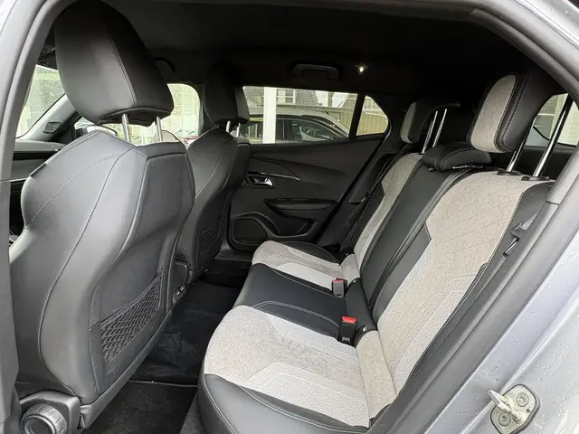 Peugeot e-2008 EV GT 50 kWh 2021 Elektrisch 10