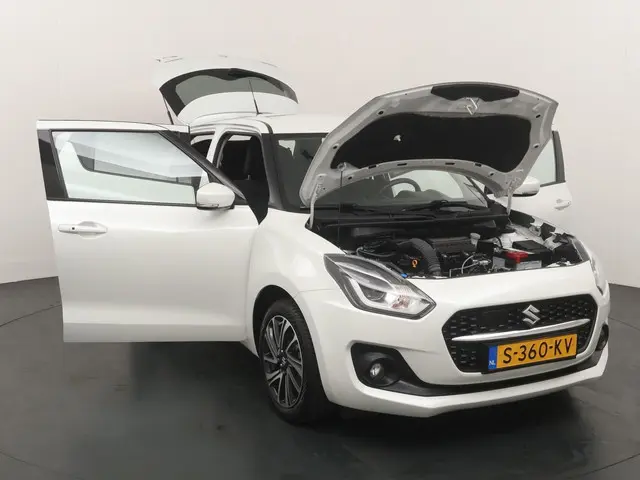 Suzuki Swift 1.2 Style Smart Hybrid 2023 Benzine 24