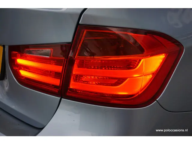 BMW 3 Serie 320i 2012 Benzine 9