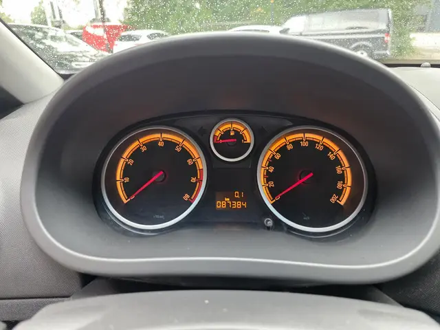 Opel Corsa 1.4-16V OPC Performance Line 2012 Benzine 12