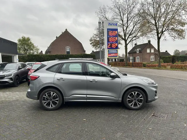 Ford Kuga 2.5 PHEV ST-Line 2023 Hybride Benzine 3
