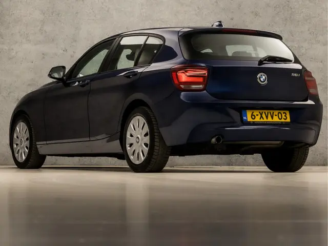 BMW 1 Serie 116i Luxury 2014 Benzine 3