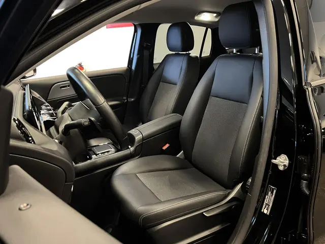 Mercedes-Benz GLA 180 2021 Benzine 10