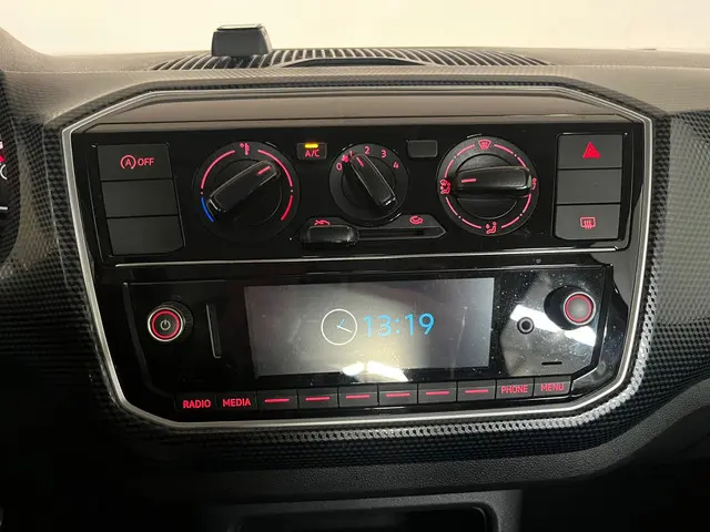 Volkswagen up! 1.0 BMT high up! Airco, LMV 2017 Benzine 16
