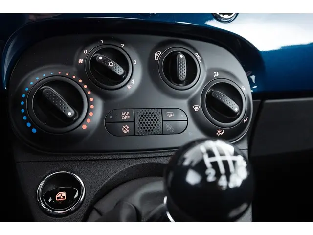 Fiat 500 1.0 Hybrid Club | CRUISE | PDC | AIRCO . 2023 Benzine 10