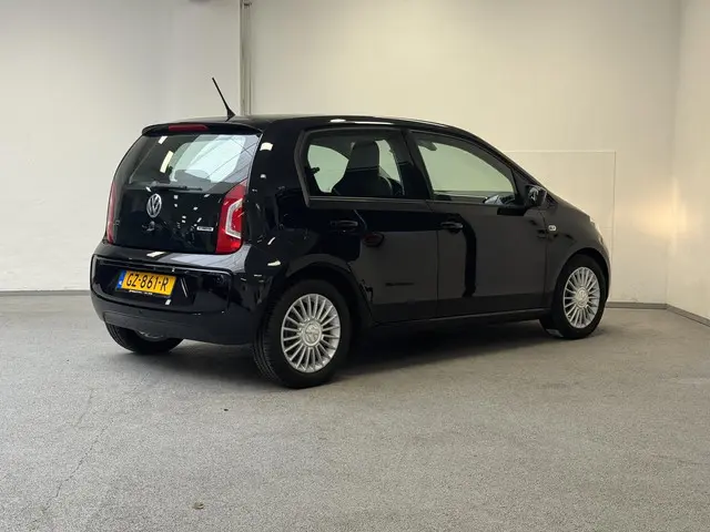 Volkswagen up! 1.0 Aut. High up! 2015 Benzine 2