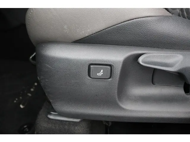Toyota C-HR 2.0 Hybrid Executive 2021 Hybride Benzine 39