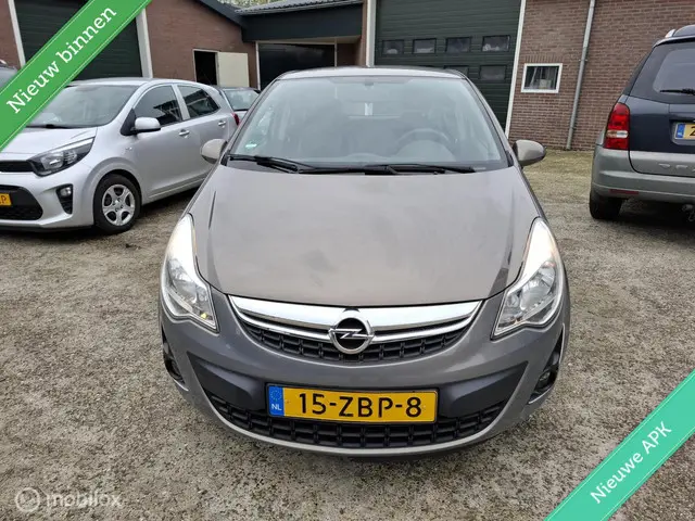 Opel Corsa 1.4-16V Cosmo 5drs/Airco/Nap-km 2012 Benzine 3