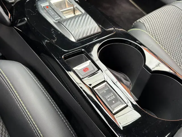 Peugeot 2008 Hybrid 136 GT 2024 Hybride Benzine 19