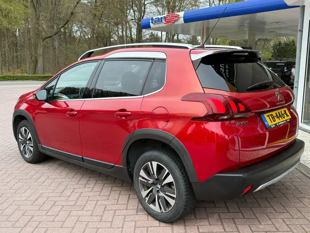 Peugeot 2008 1.2 PureTech Allure Automaat 2018 Benzine 4