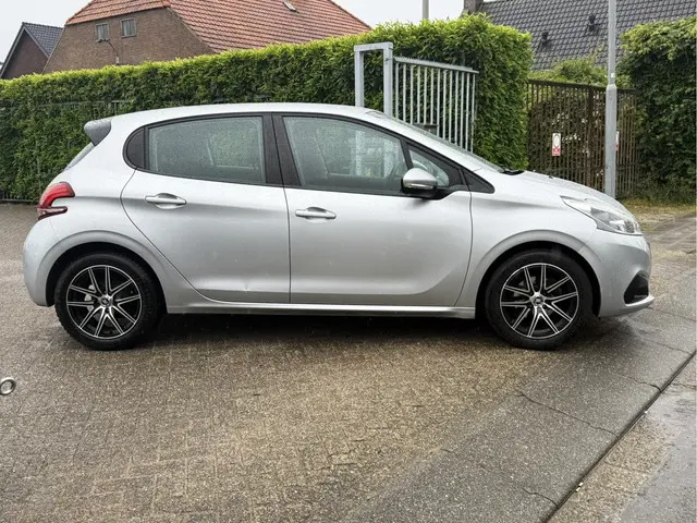 Peugeot 208 1.6 BlUE HDI 2017 Diesel 7