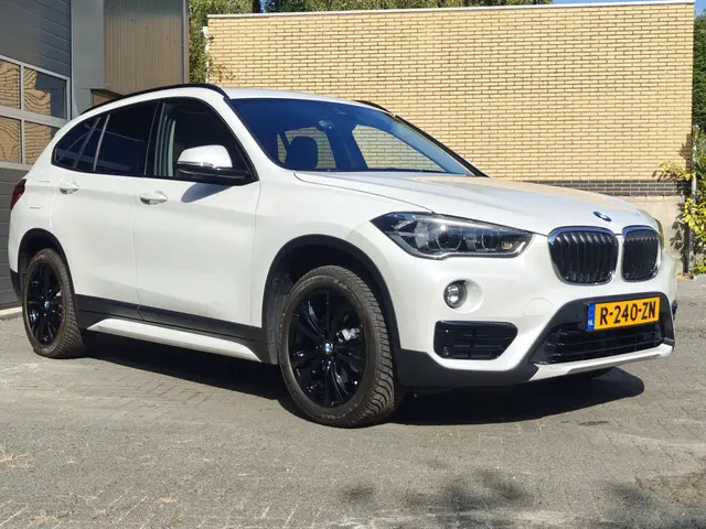 BMW X1 SDrive18i High Executive 2019 Benzine 3