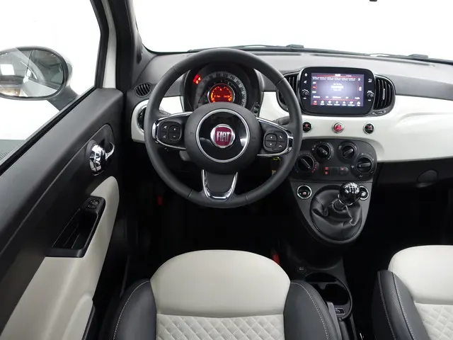 Fiat 500 1.0 Hybrid Dolcevita- 2021 Hybride Benzine 7