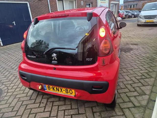 Peugeot 107 1.0 Active 2013 Benzine 5