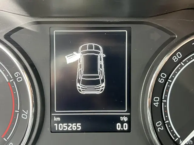 Škoda Kamiq 1.0 TSI Sport Business 2021 Benzine 25