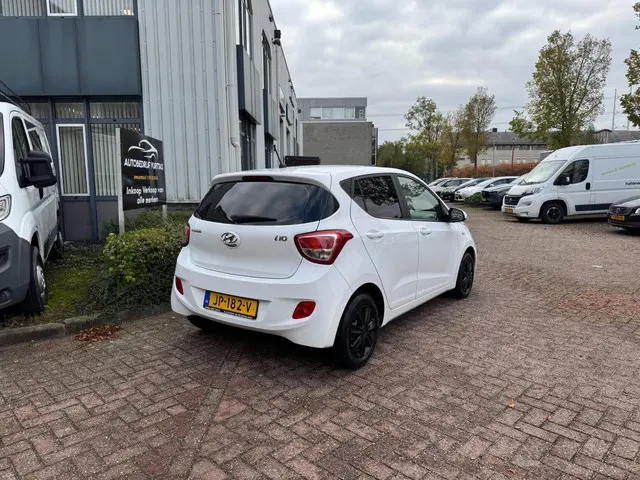 Hyundai i10 1.0i i-Motion Comfort 2016 Benzine 4