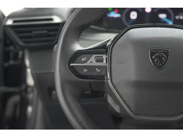 Peugeot 208 PureTech 100 Allure 2024 Benzine 27