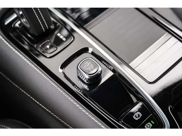 Volvo V60 T6 Recharge AWD R-Design 2022 Hybride Benzine 37