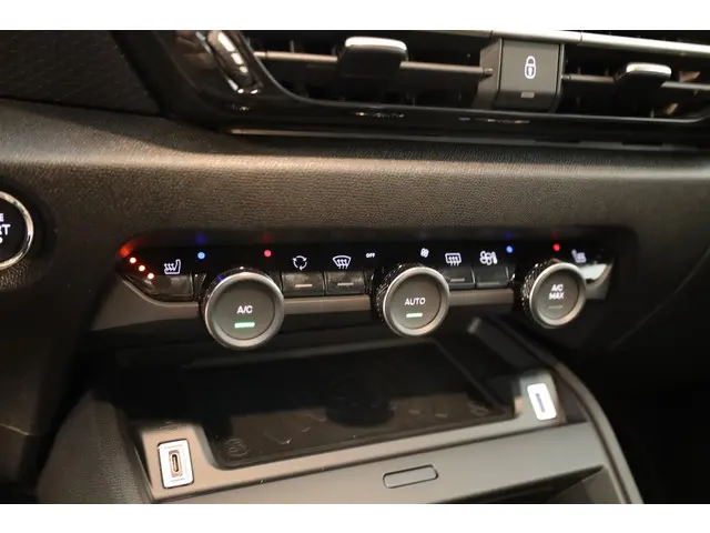 Citroën C4 Hybrid 136 Max 2025 Hybride Benzine 22