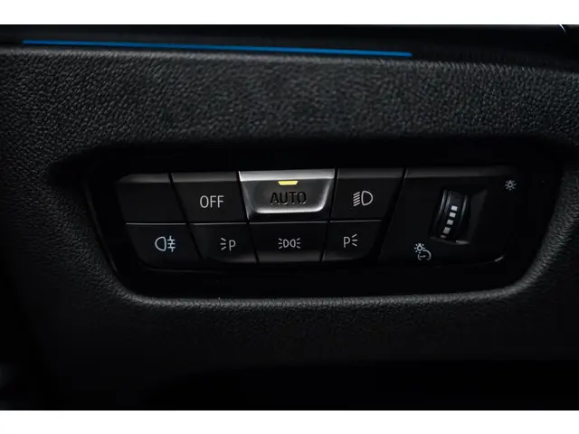 BMW 3 Serie Touring 320i High Executive 2023 Benzine 38