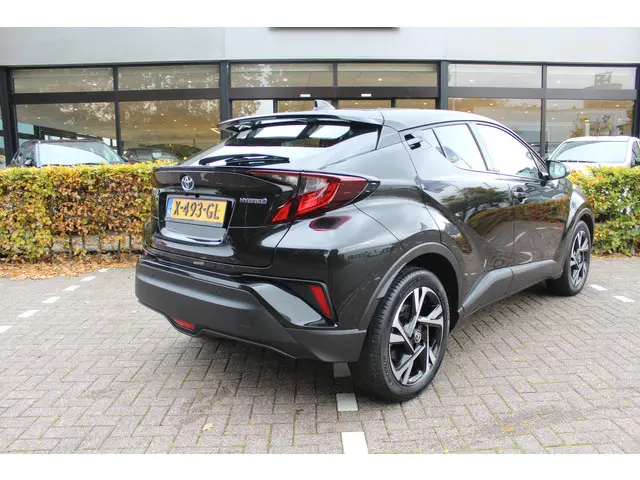 Toyota C-HR 1.8 Hybrid Dynamic 2023 Hybride Benzine 19