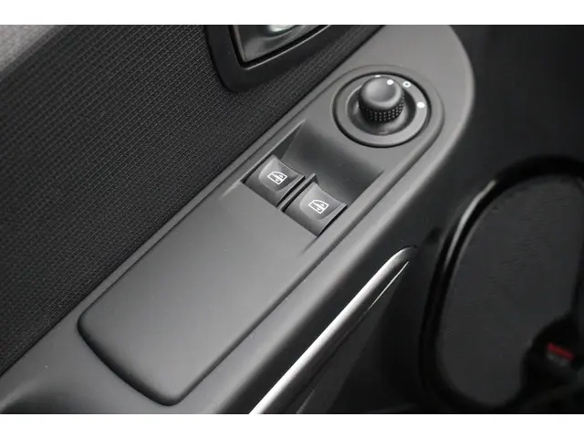 Renault Clio 0.9 TCe Eco2 Limited 2016 Benzine 13