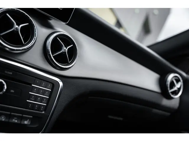 Mercedes-Benz CLA 180 AMG 2015 Benzine 30