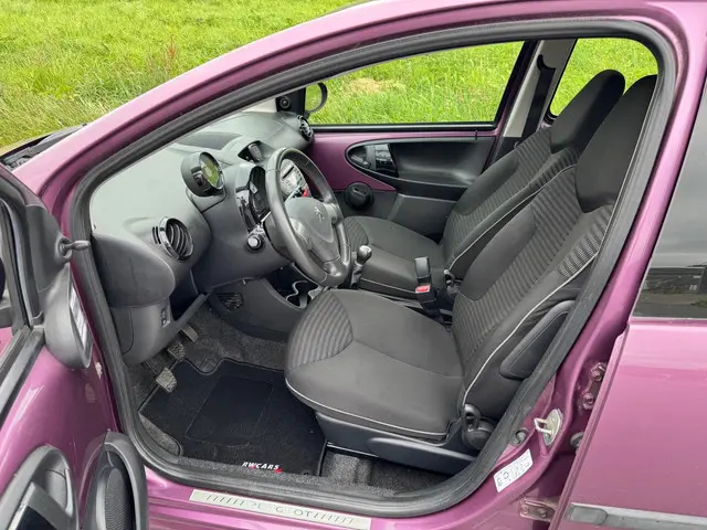 Peugeot 107 1.0 Envy 2013 Benzine 11