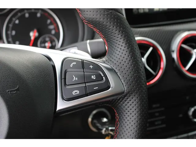 Mercedes-Benz B-Klasse 180 AMG 2017 Benzine 26