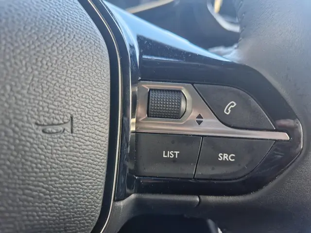 Peugeot 2008 1.2T 130pk Allure Pack 2022 Benzine 15