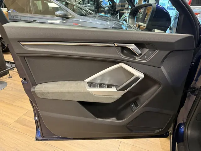 Audi Q3 45 TFSI e edition 2022 Hybride Benzine 23