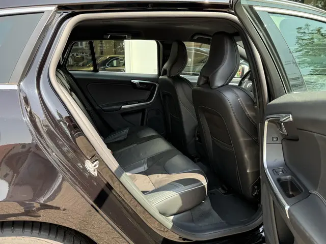 Volvo V60 1.5 T3 R-Design Aut. 2017 Benzine 25