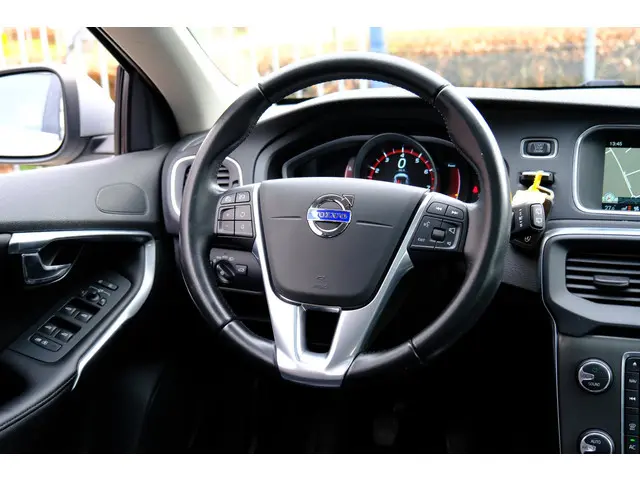 Volvo V40 2.0 T3 Nordic+ Pano|Xenon|Leder|Navi 2016 Benzine 6